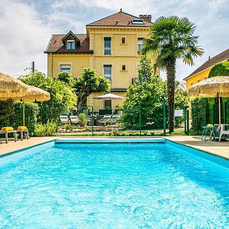 Hotel Des Dauphins Bourgoin-Jallieu Exterior photo
