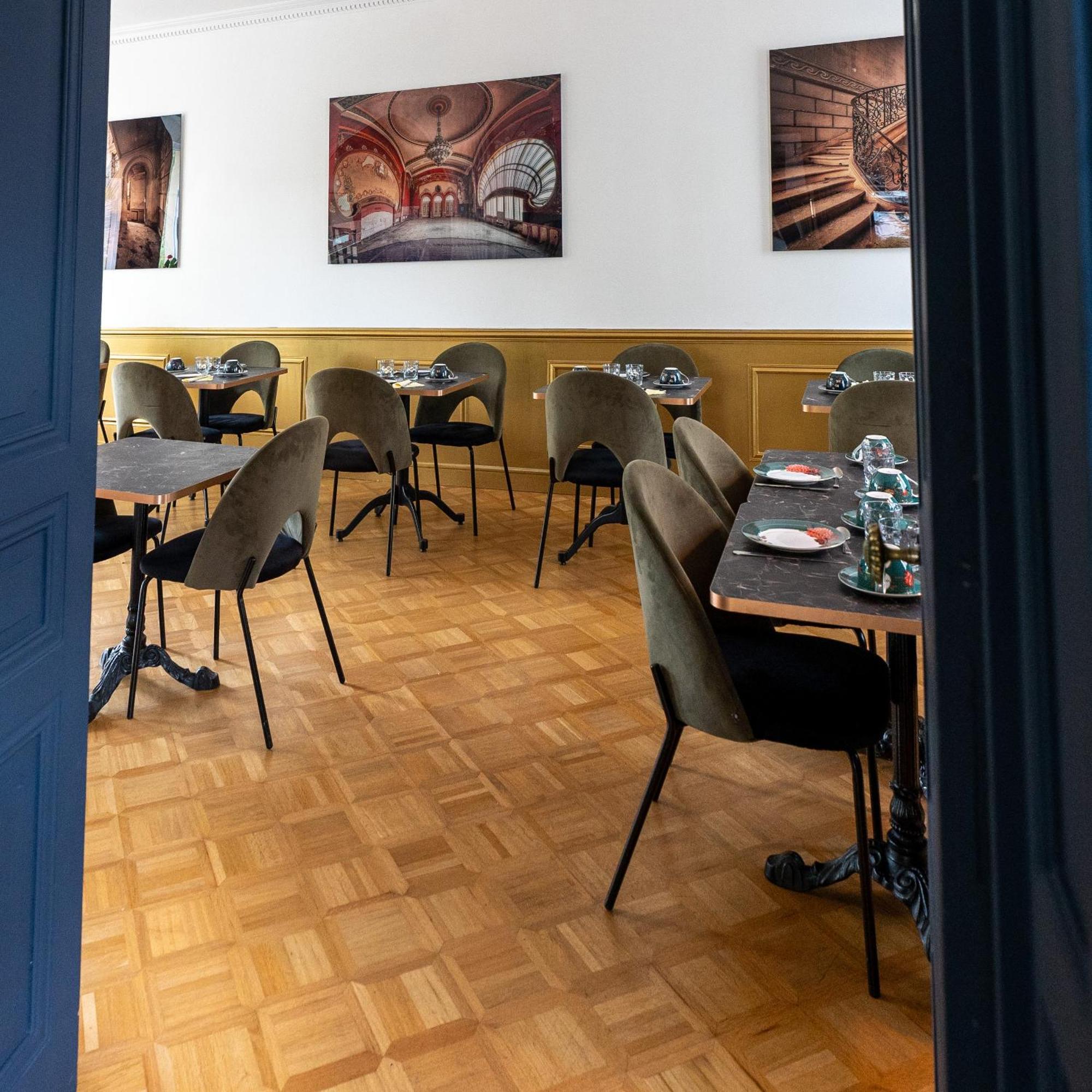 Hotel Des Dauphins Bourgoin-Jallieu Exterior photo
